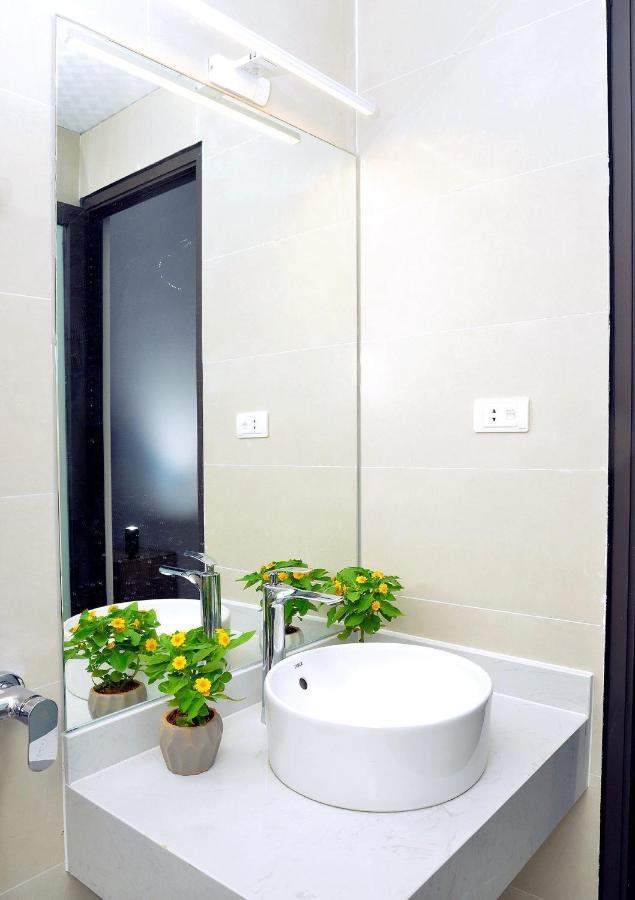 Blue Home Serviced Apartment Hanoi Buitenkant foto